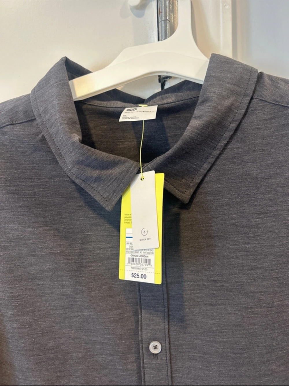 all in motion Men's Short-Sleeve Button-Down Shirt in Charcoal Gray - Picture 2 of 10